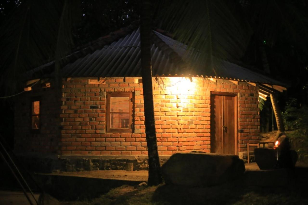 Hidden Well Hiriketiya Hostel Dikwella Bagian luar foto